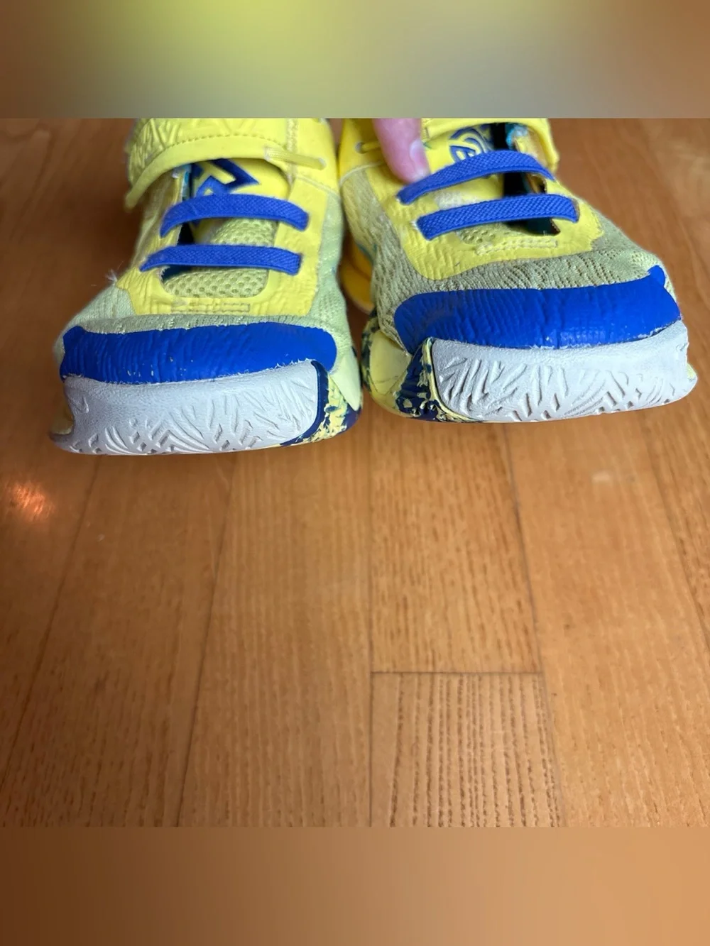 Nike Giannis Immortality 2 Basketball Shoes Sneakers Yellow Blue Boys Sz 1.5Y